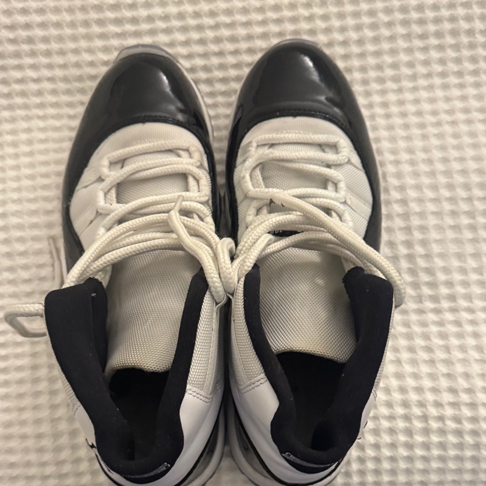 Jordan 11 black and White High-Top Sneakers